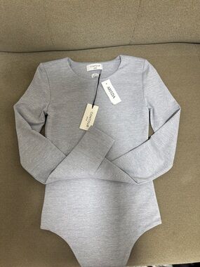 Aritzia Contour Light Gray Long Sleeve Bodysuit - Crew Neck